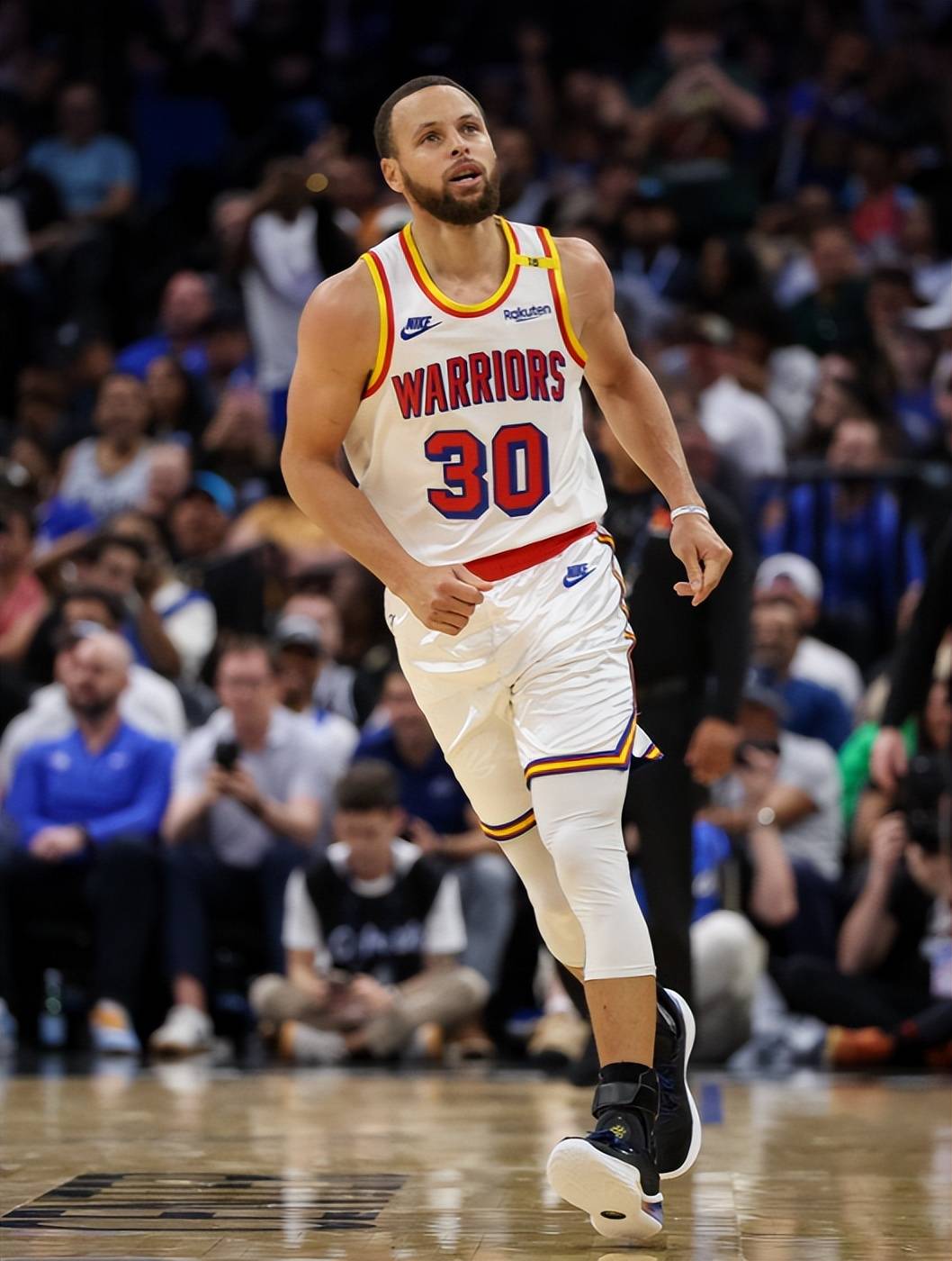 轻松进入平台-库里新星出色发挥表现突出，湖人前途光明！的简单介绍-轻松进入平台